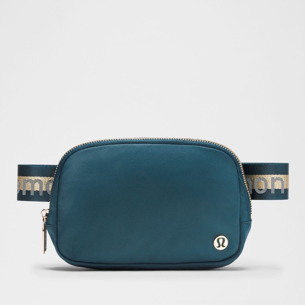 NWT Lululemon Everywhere Belt Bag
1L Wordmark
